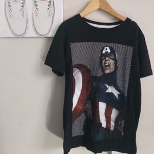 Size M Boys Captain America Shirt
